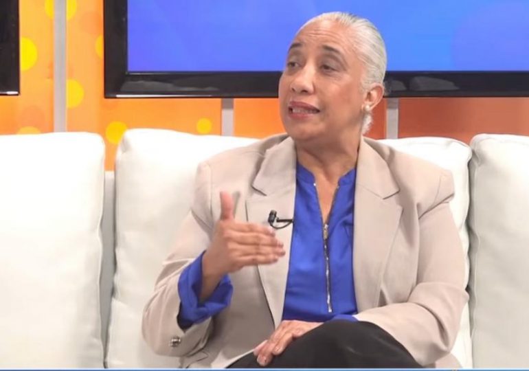 Guadalupe Valdez aboga por regularización migratoria y exige liberación de madre haitiana detenida por la DGM