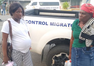 Denuncian apresamiento ilegal de joven dominicana embarazada en Verón; conducida a Haina 
