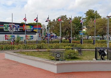 Monumento a los Constituyentes luce nuevas banderas en su entorno