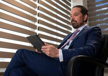 Banco Ademi reconoce la trayectoria de Raúl Lluberes como pasado presidente de su Consejo de Administración