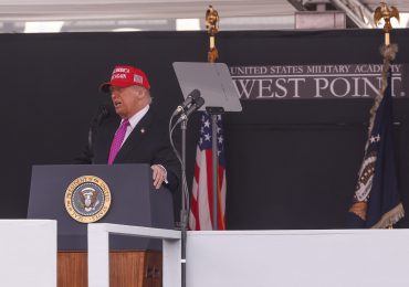 Trump vuelve a criticar a Harvard y dice que tiene demasiados estudiantes extranjeros