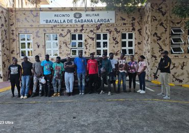 Video: CESFRONT retiene jeepeta con 16 haitianos en estatus migratorio irregular en Dajabón