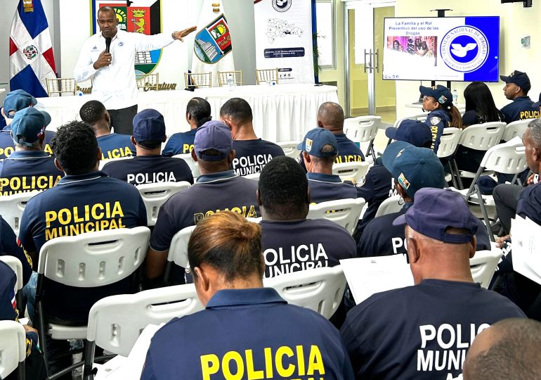Consejo Nacional de Drogas y Alcaldía SDE inician jornada de formación para la Policía Municipal