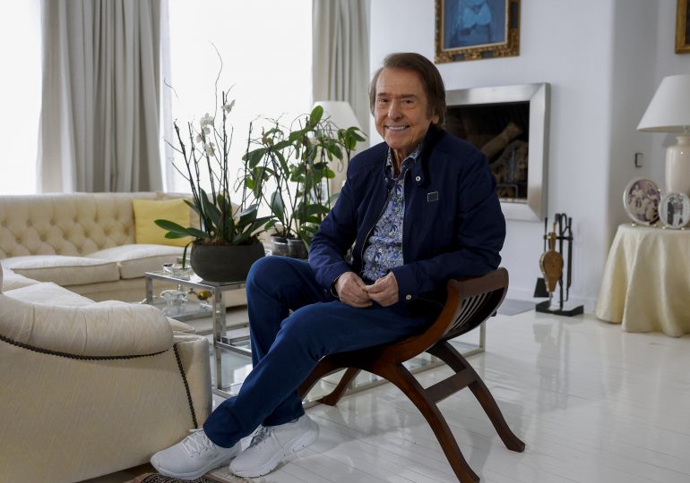 Raphael, de vuelta tras su hospitalización: "Si te digo que no me asusté, mentiría"