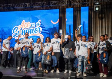 Más de 3,500 estudiantes  dominicanos reciben visa para programa Summer Work 2025