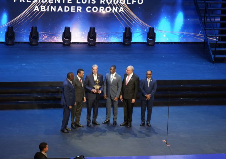 Abinader es reconocido como "Personalidad Municipalista" en los Premios Juan Pablo Duarte