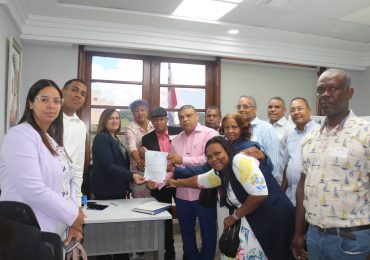 Diputado solicita asfalto para el sector Cerros del Parque en Ponce de Guaricano SDN