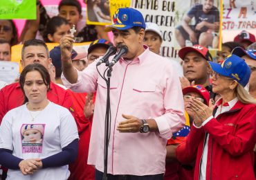 Maduro llama "usurpador y fraudulento" a Noboa y dice que Ecuador "retomará su camino"