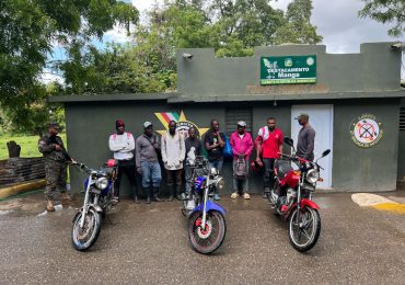 Ejército detiene grupo de haitianos indocumentados que se transportaba en motocicletas