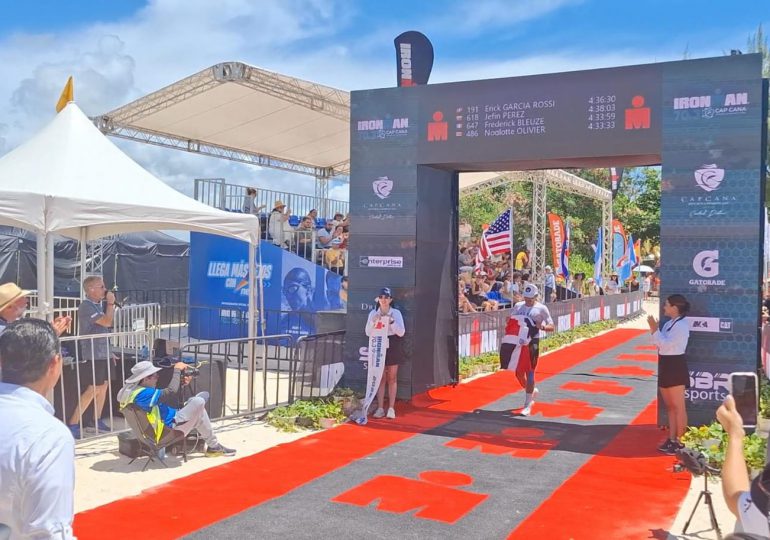 Erick Garcia Rossi primer dominicano en llegar a la meta del Iroman Cap Cana