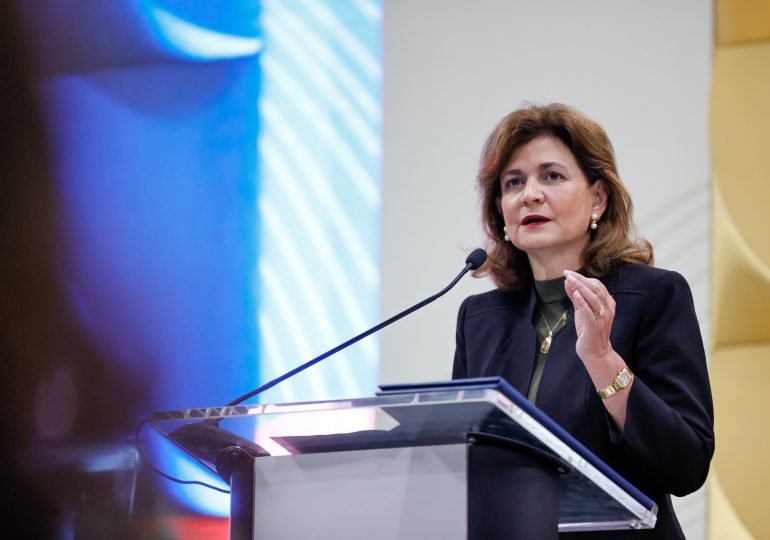 Vicepresidenta Raquel Peña rinde homenaje a las sufragistas dominicanas en su día