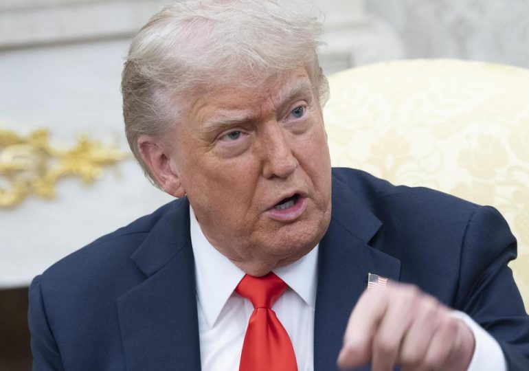 Trump pide un año de cárcel para quienes quemen la bandera de Estados Unidos