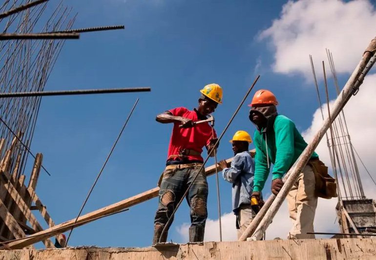 ¿Está usted de acuerdo que se regularice la mano de obra haitiana en RD?