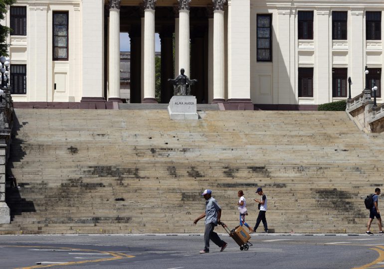 La chispa de un tarifazo prende en Cuba el desencanto político de los "hijos de la crisis"