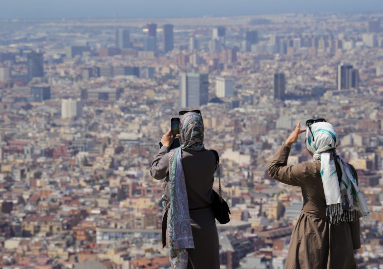 El calor extremo sofoca a Europa y afecta a escuelas, viajes, torneos y urgencias