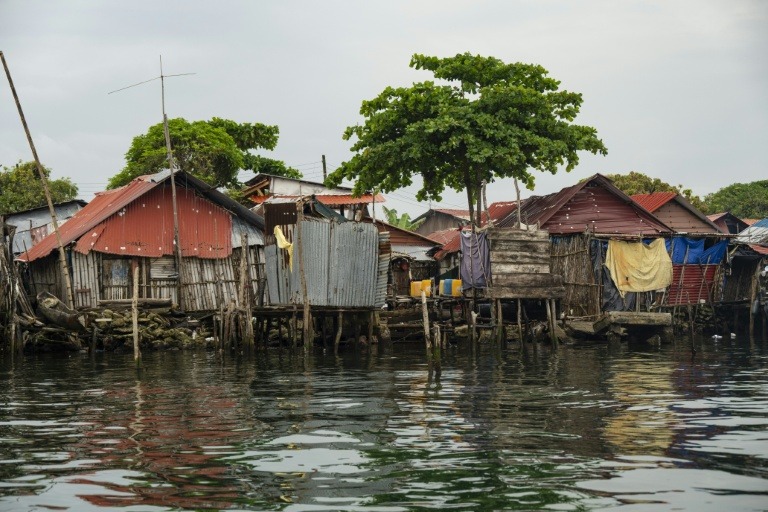Un año después del éxodo, quietud invade la isla panameña que se tragará el mar