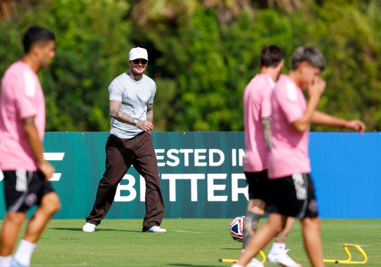 David Beckham es nombrado caballero por el rey Carlos III