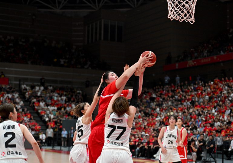 Joven de 2,26, la nueva "Gran Muralla" del básquetbol femenino chino