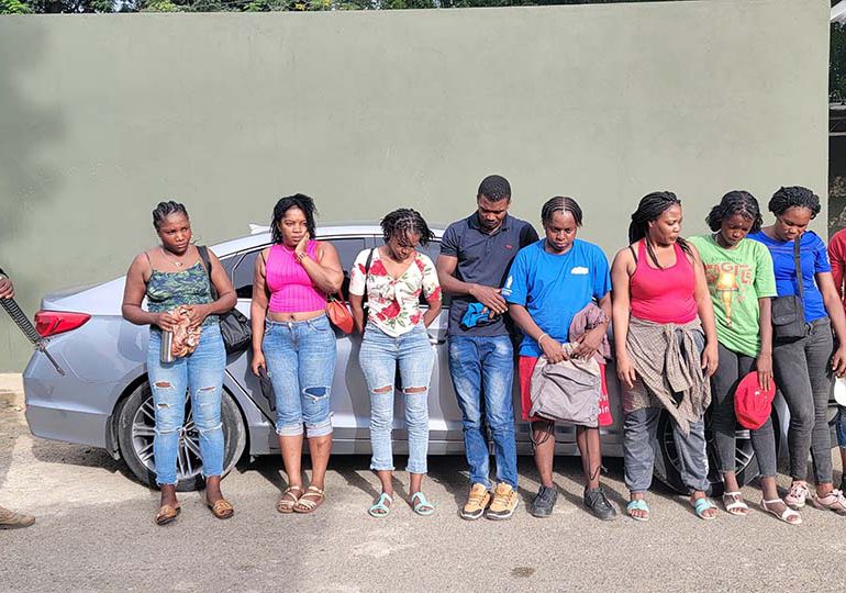 Video | Abandonan automóvil con 09 indocumentados en Mao