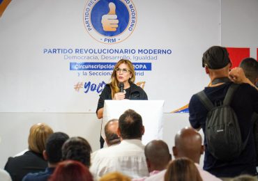 Carolina Mejía se reúne con compañeros del PRM en Madrid