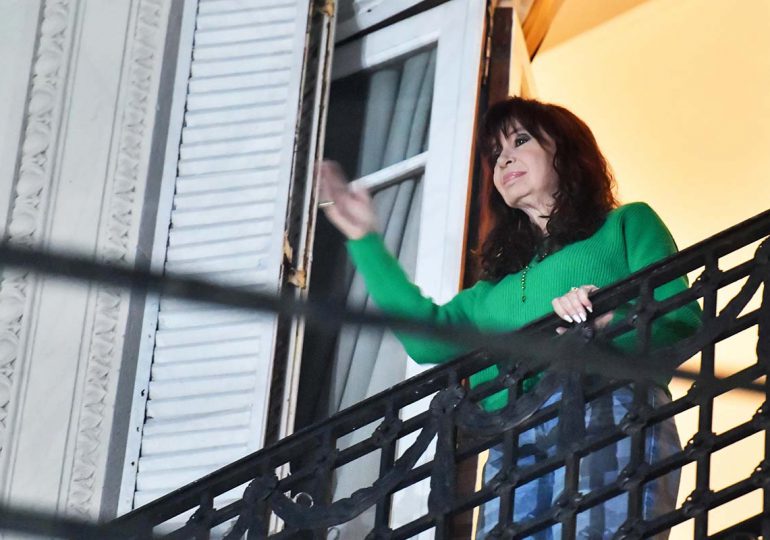 Cristina Fernández pide que no vayan a su casa debido a operativo policial "ilegal"