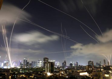 En Tel Aviv, un aparcamiento se convierte en refugio nocturno frente a los misiles de Irán
