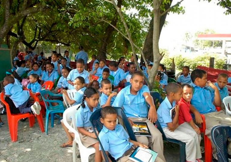 Expresidente del Codia saluda Programa 24/7 para terminar 1,100 aulas