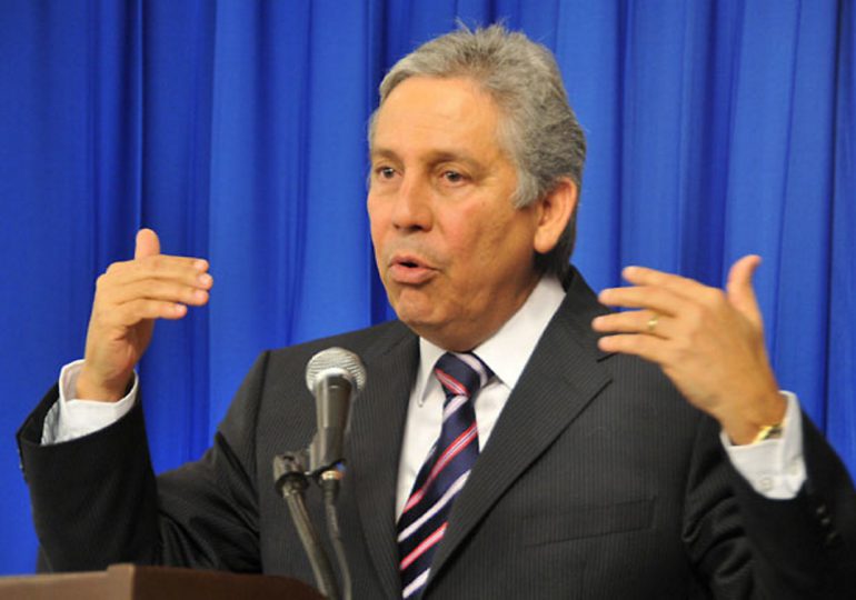 Exministro de Obras Públicas dice que el Gobierno debería aclarar dudas sobre metro de Los Alcarrizos