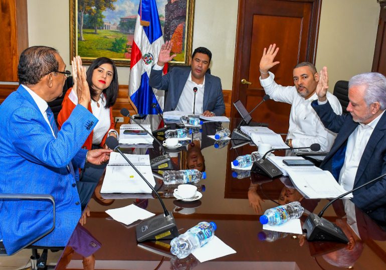 Comisión Especial revisa últimos artículos del proyecto de ley modifica Código de Trabajo