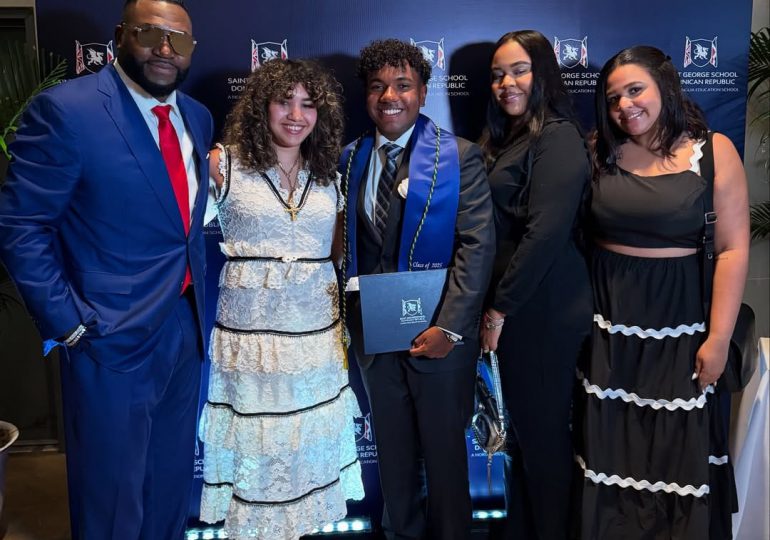 David Ortiz Jr., hijo del “Big Papi”, se gradúa del bachillerato