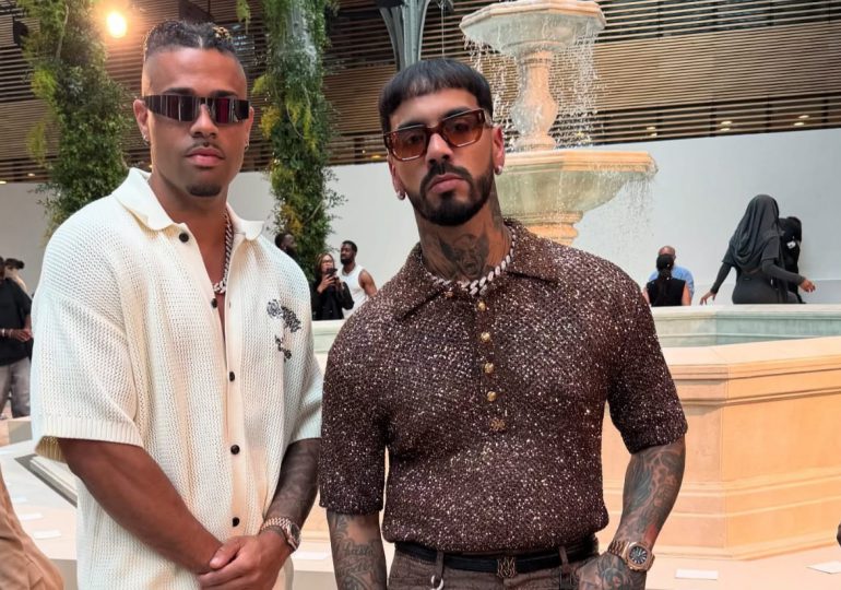 Mariano Díaz deslumbra en el Paris Fashion Week 2026 junto a Anuel con la marca Amiri