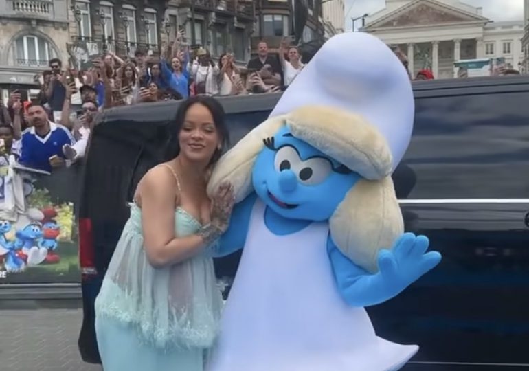 Rihanna se roba el show en la premier de Los Pitufos en Bruselas