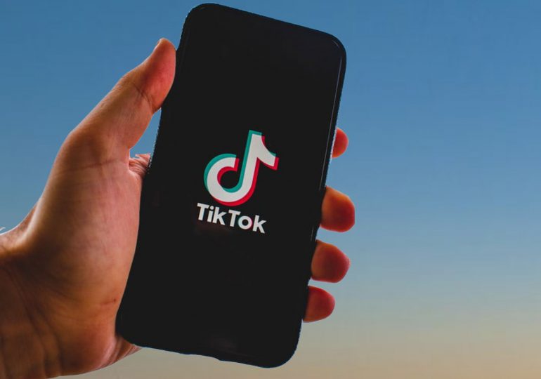 Trump firma decreto para aplazar 90 días plazo de venta de TikTok