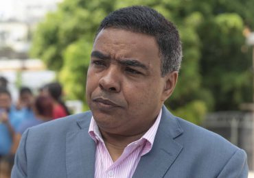 William Pérez respalda medidas para eliminar giros a la izquierda pero exige señalizaciones claras y educación vial