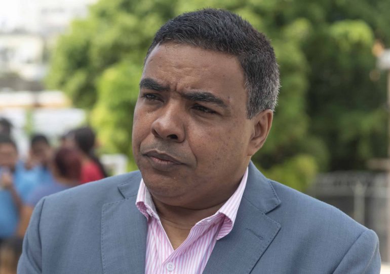 William Pérez respalda medidas para eliminar giros a la izquierda pero exige señalizaciones claras y educación vial