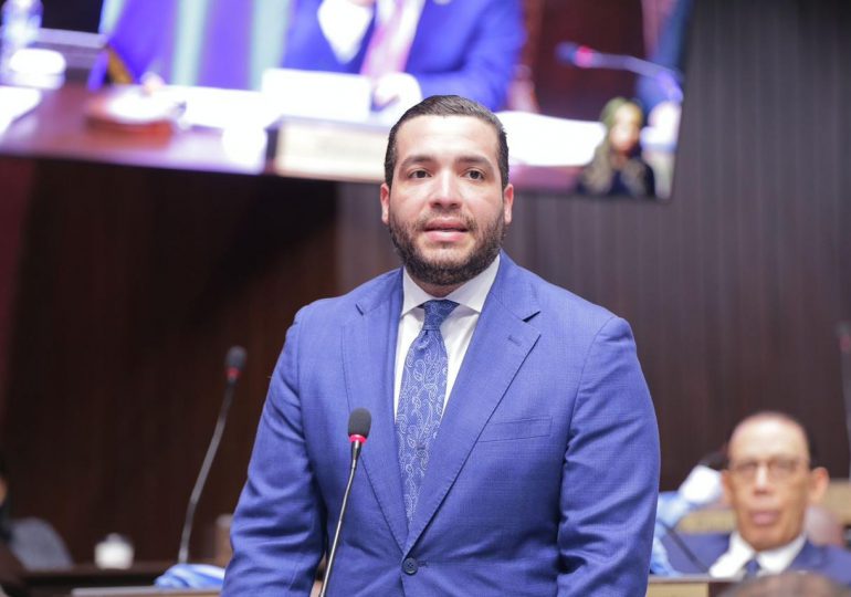 Mariotti Jr. denuncia cobro ilegal de ISR a sueldos bajo RD$50 mil y llama a la oposición a actuar