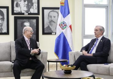 Hipólito Mejía participa en diálogo nacional sobre crisis haitiana junto a Abinader y expresidentes