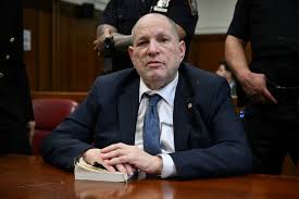 Juez anula juicio por el cargo de violación contra Harvey Weinstein