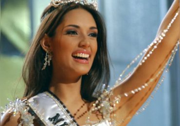 Se cumplen 22 años de la coronación de Amelia Vega en Miss Universo