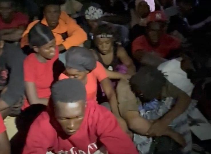 Ejército intercepta grupo de 30 inmigrantes indocumentados en zona rural de Villa Vásquez