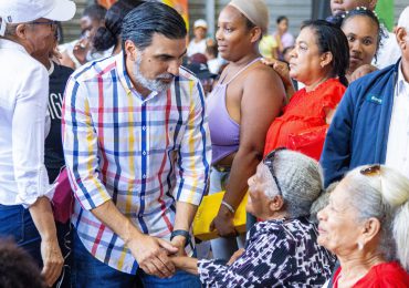 Juan José Rojas y Fundación Rojas Tabar agasajan a Madres de provincia Santo Domingo
