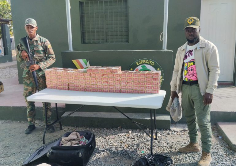 Arrestan dos pasajeras de autobús con contrabando de 20 mil cigarrillos