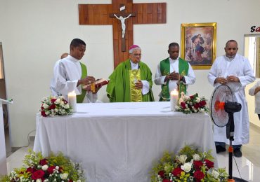 Francisco Ozoria Arzobispo de SD visita parroquia Espíritu Santo; llama a fortalecer la fe en Cristo