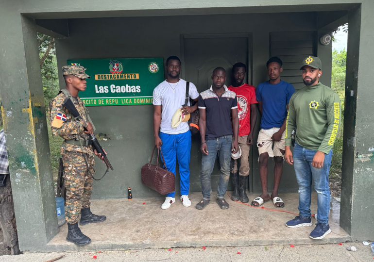 Video: Ejército detiene 13 indocumentados en Dajabón y Santiago Rodríguez