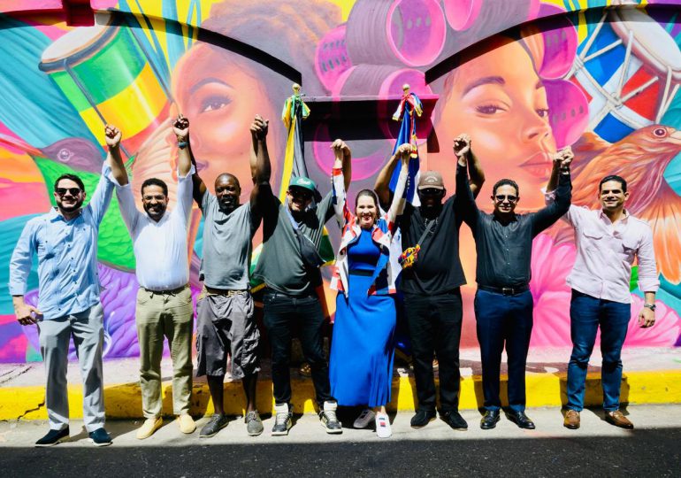 RD deja su huella en Kingston con imponente mural realizado por Angurria