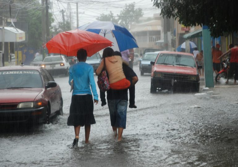 Tras varios días bajo polvo sahariano, llegan las lluvias a RD: vaguada y onda tropical traerán alivio este fin de semana