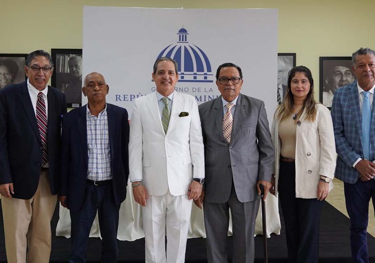 Ministerio de Cultura otorga a José Enrique García el Premio Internacional Pedro Henríquez Ureña