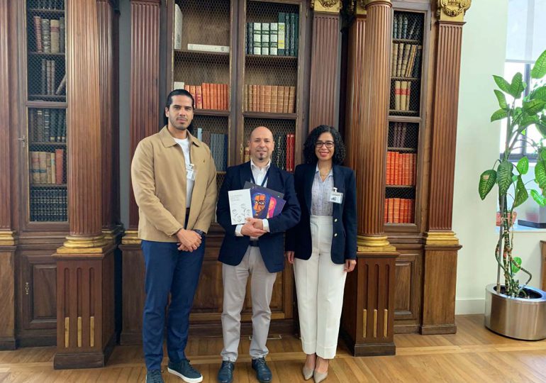 Patricio León desarrolla intensa agenda literaria y académica en Madrid