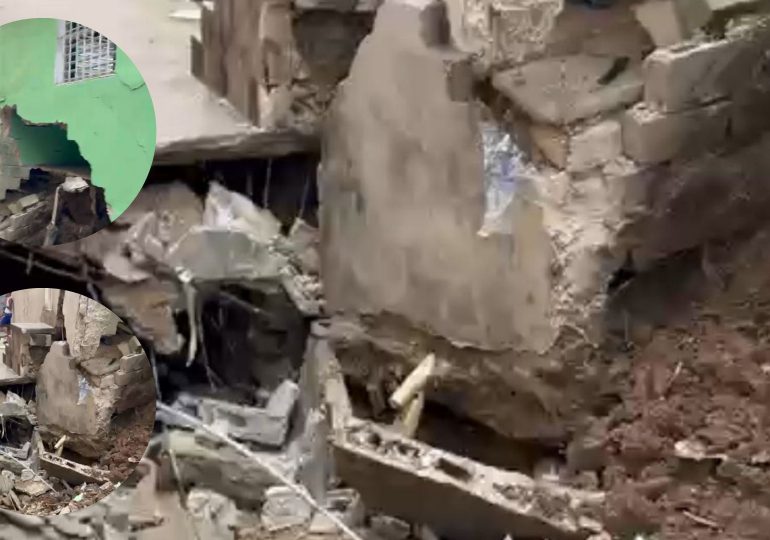 Video| Colapsa parte de vivienda y techo de cañada en Los Guaricanos; residentes temen a nuevos derrumbes