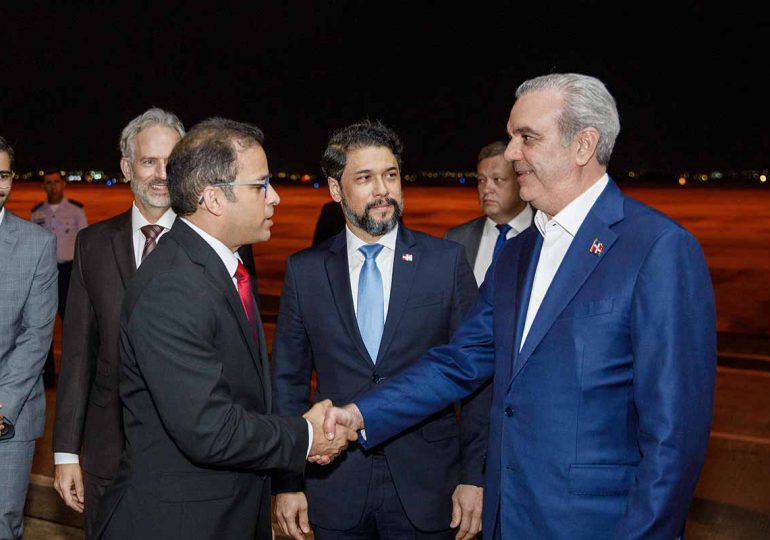 Presidente Abinader llegó la noche de este jueves a Brasil